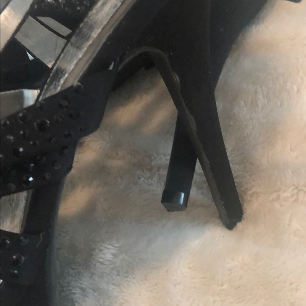 Heels - Picture 2 of 3